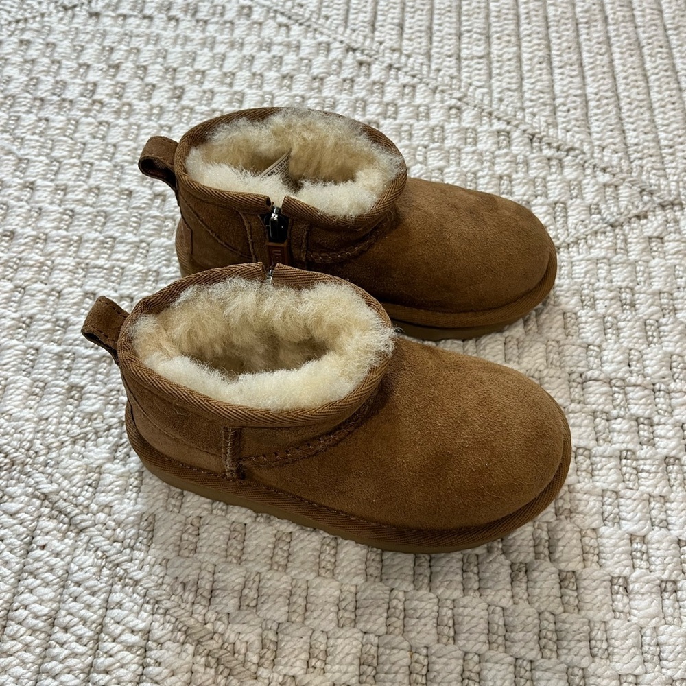 UGG Toddlers Classic Ultra Mini Boots in Chestnut - Picture 2 of 6
